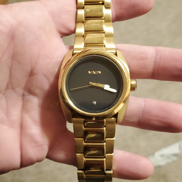 Nixon gold king pin